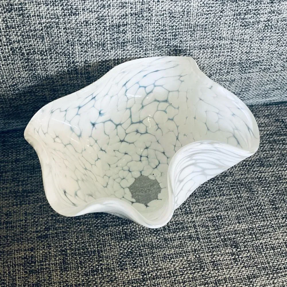 N/A white swirled